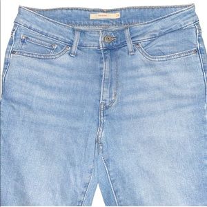 Never worn Levi's skinny jeans